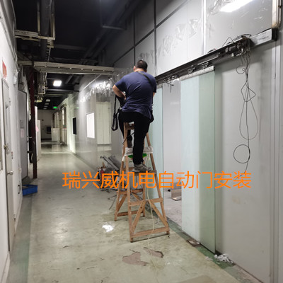自动门安装 深圳富士康安装德安居150#自动门机组项目