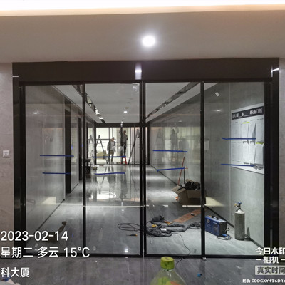 深圳益田益科大厦安装玻璃包边自动感应门